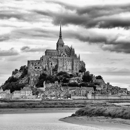 L'angeviniere, Des Anges Proche Mont-saint-michel Oda ve Kahvaltı Saint-Laurent-de-Terregatte